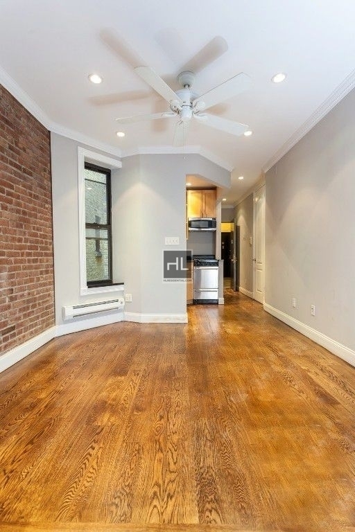 East 25th Street - Photo 10