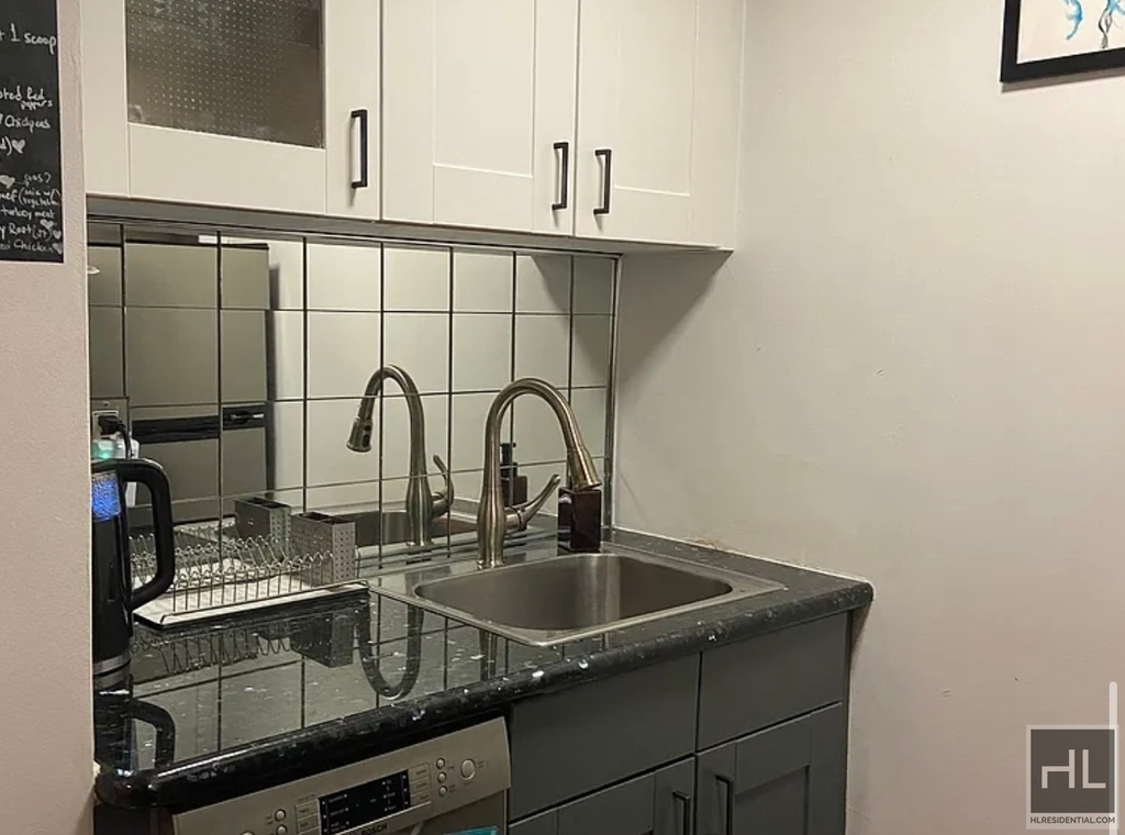 East 77th Street - Photo 5