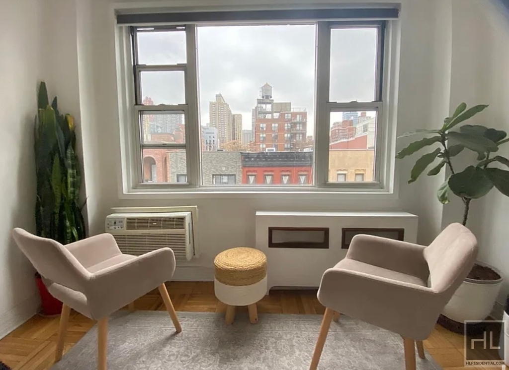 East 77th Street - Photo 7