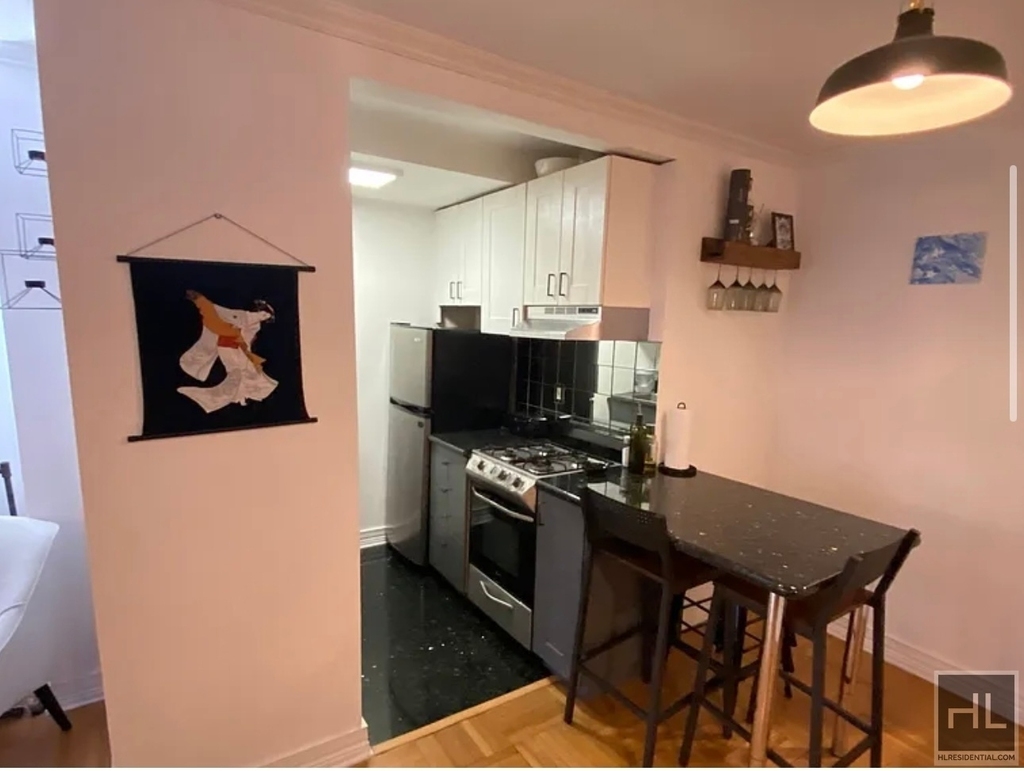 East 77th Street - Photo 3