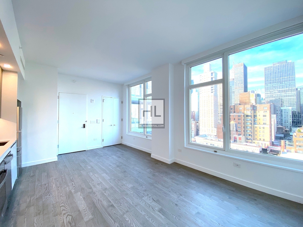 Third Avenue - Photo 0