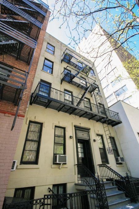 East 70th and 3rd Avenue - Photo 1