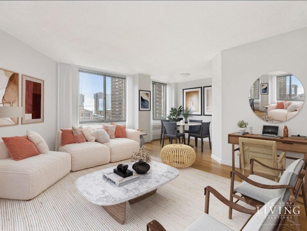 Second Avenue - Photo 2