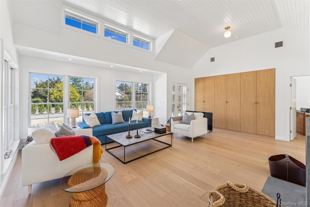 25 Lamb Avenue - Photo 2