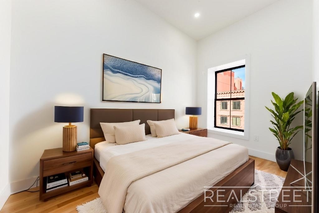 1172 Fulton St - Photo 2