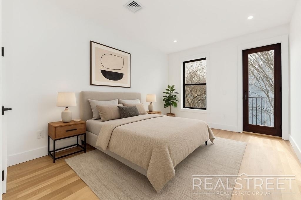 1172 Fulton St - Photo 3