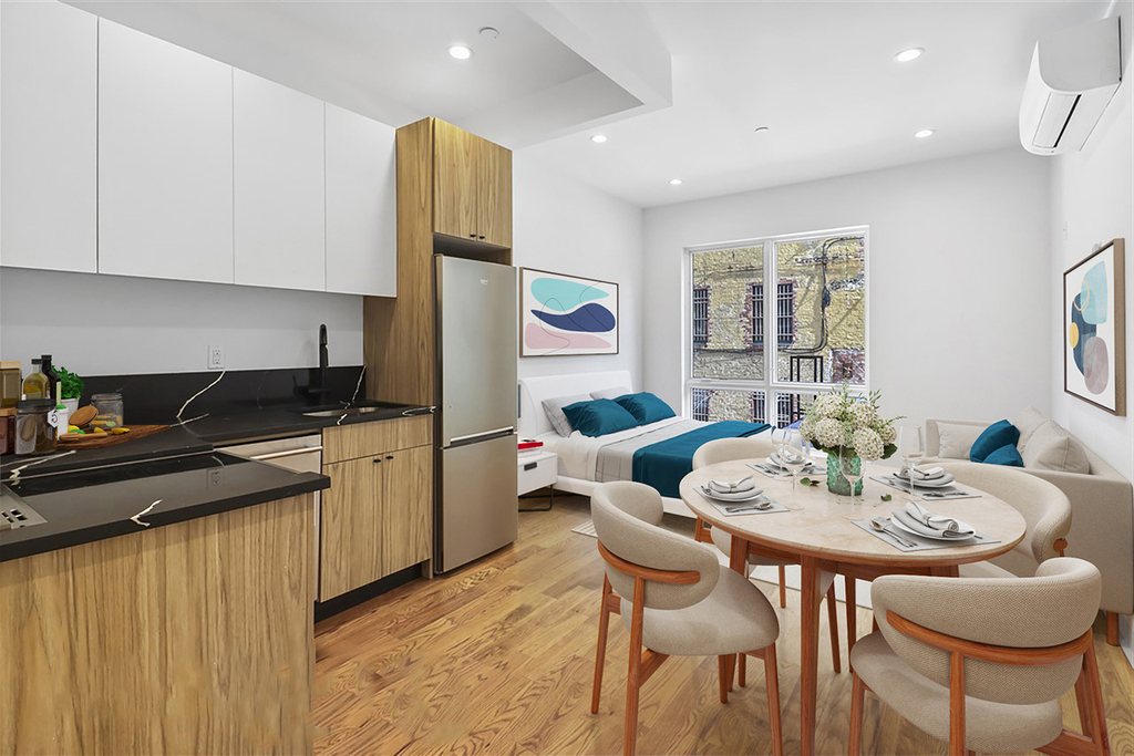 61 Montrose Avenue - Photo 2