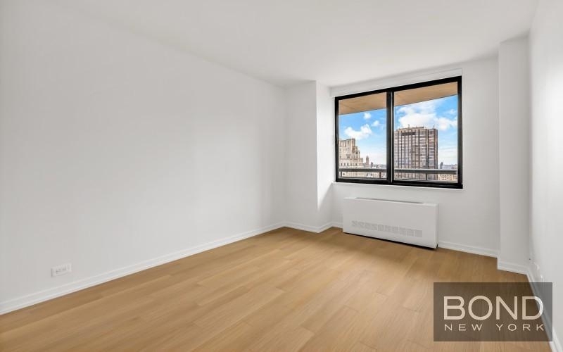 West 60th Street - Photo 13