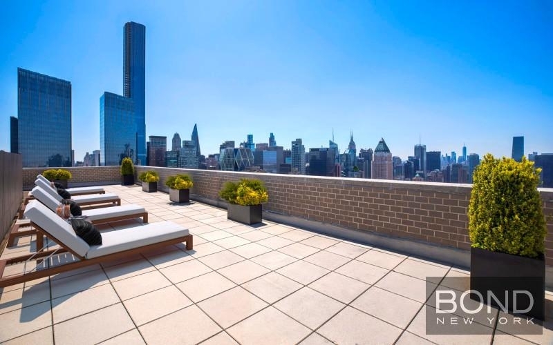 West 60th Street - Photo 7