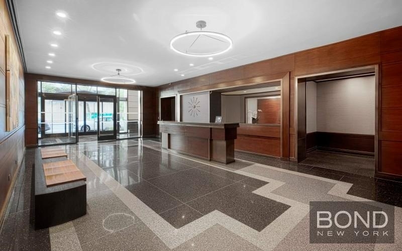 West 60th Street - Photo 9