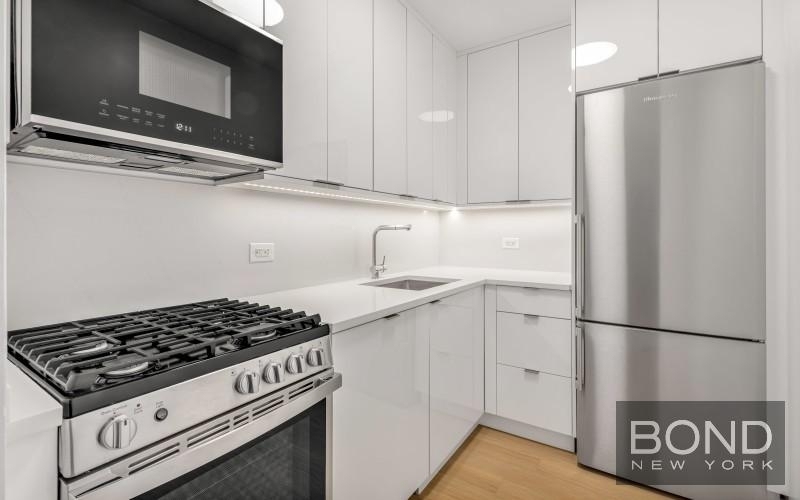 West 60th Street - Photo 15