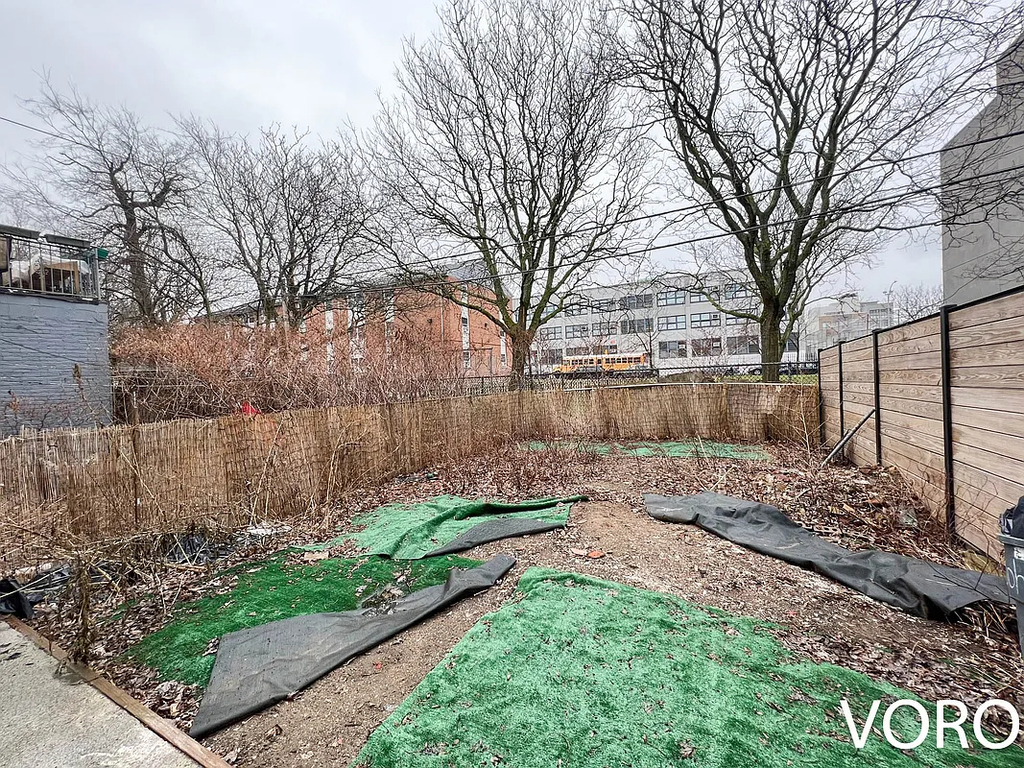 1112 Halsey Street - Photo 10