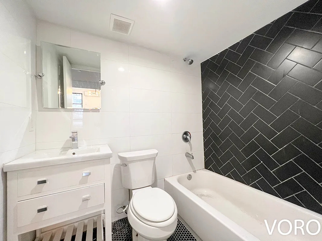 1112 Halsey Street - Photo 5