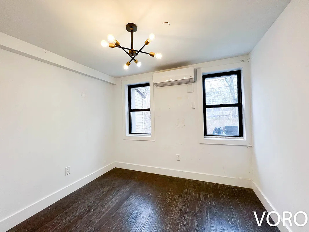 1112 Halsey Street - Photo 2