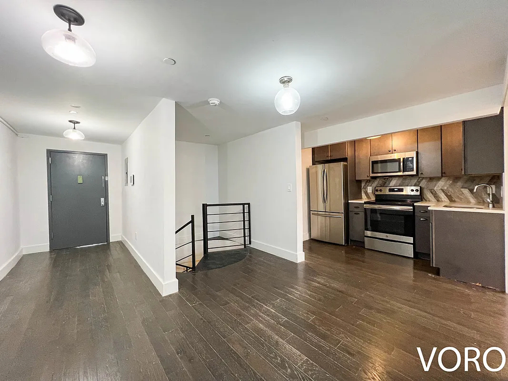 1112 Halsey Street - Photo 1