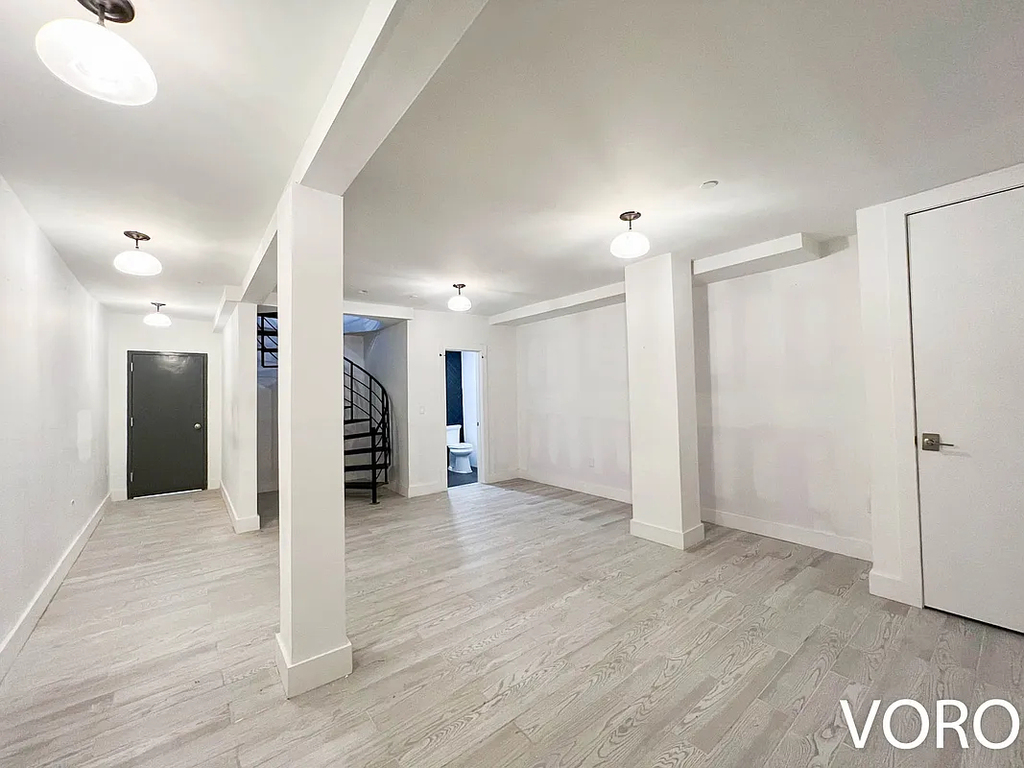 1112 Halsey Street - Photo 3