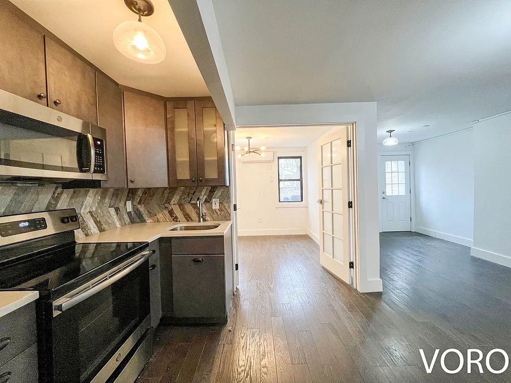 1112 Halsey Street - Photo 9