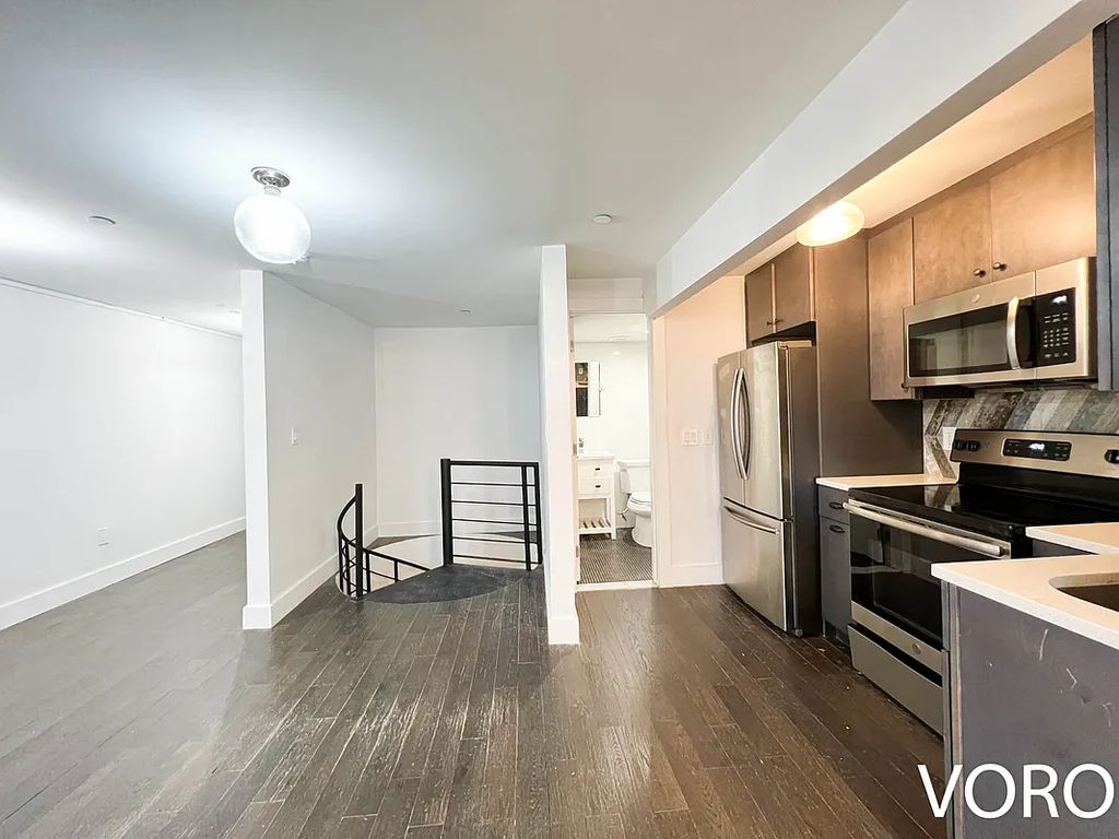1112 Halsey Street - Photo 8