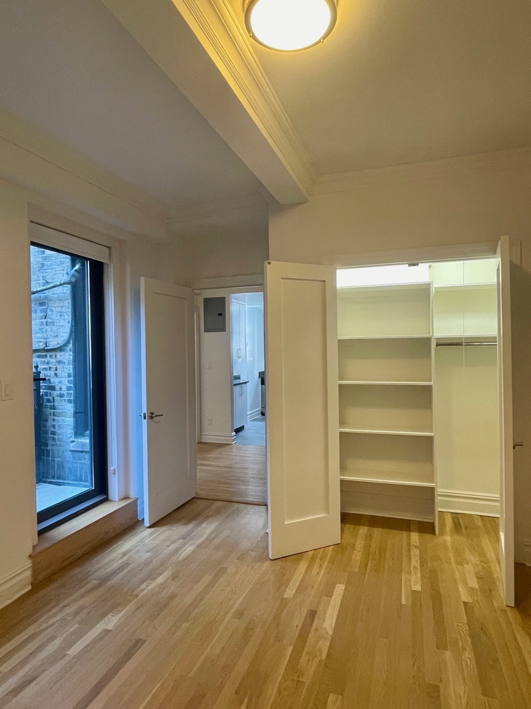 West 55th Street - Photo 9