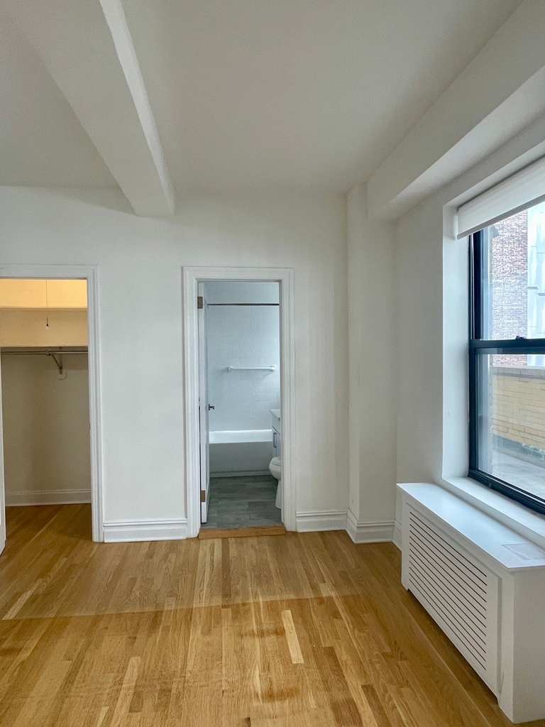 West 55th Street - Photo 13