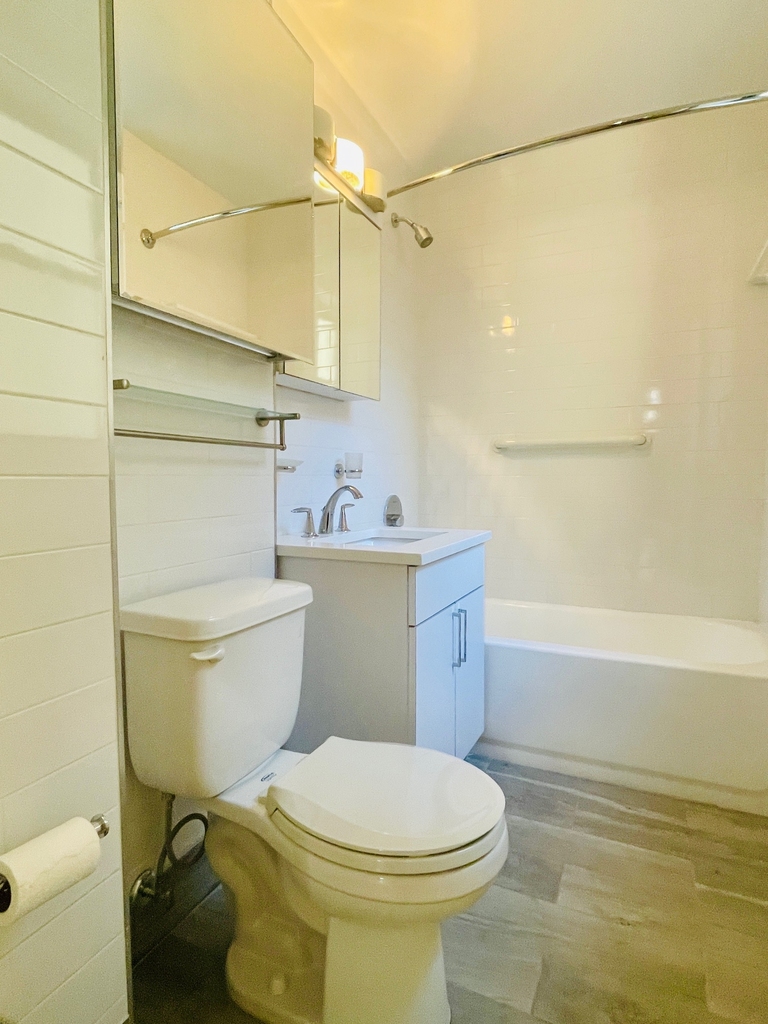 West 55th Street - Photo 10
