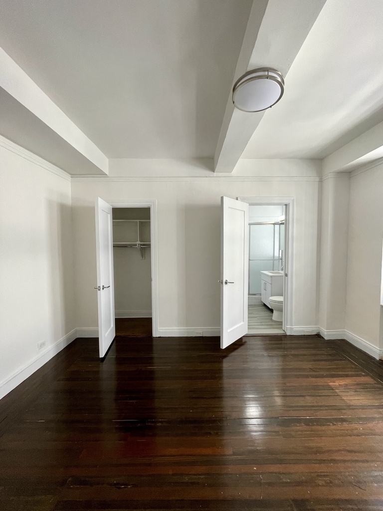 West 55th Street - Photo 10