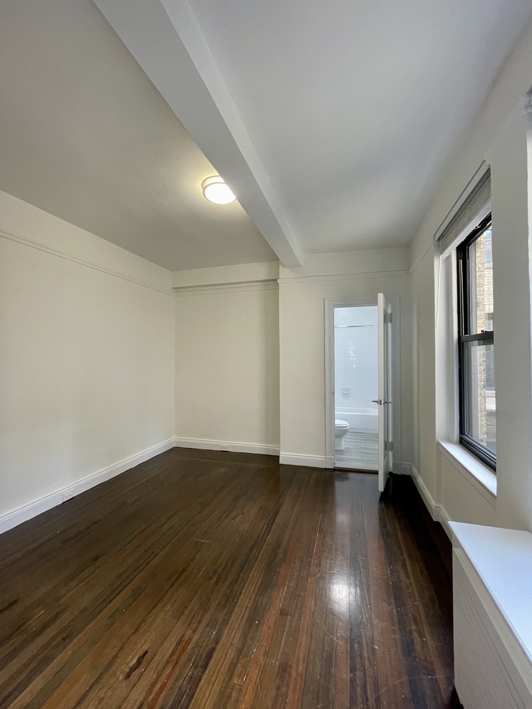 West 55th Street - Photo 6