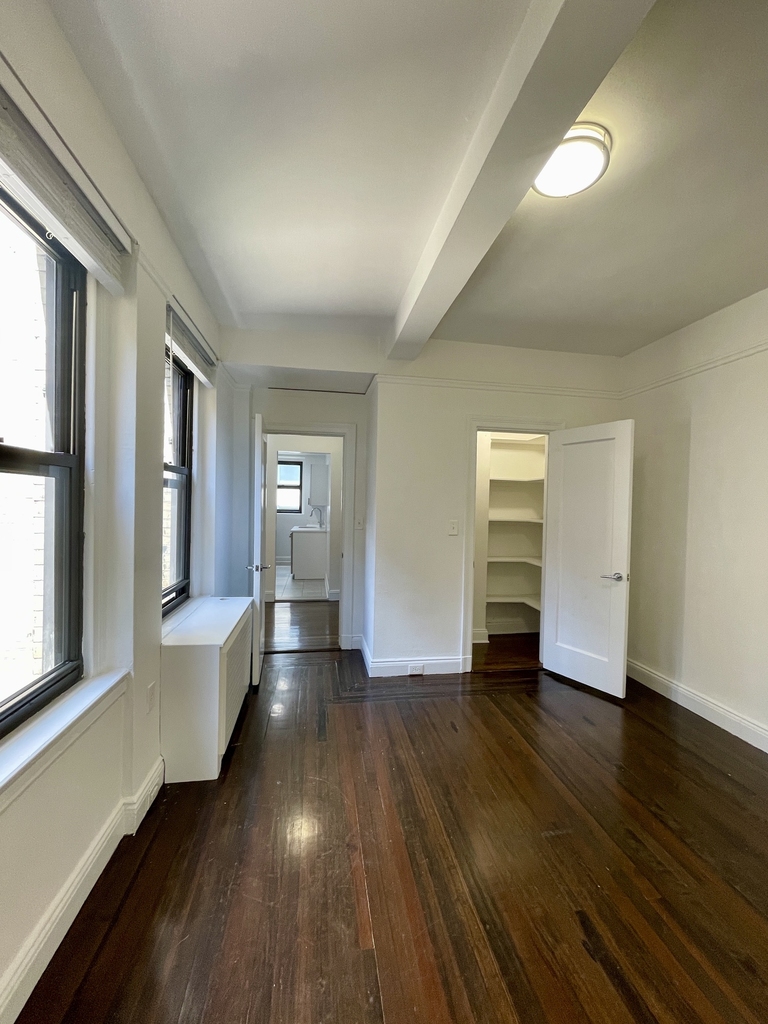 West 55th Street - Photo 7