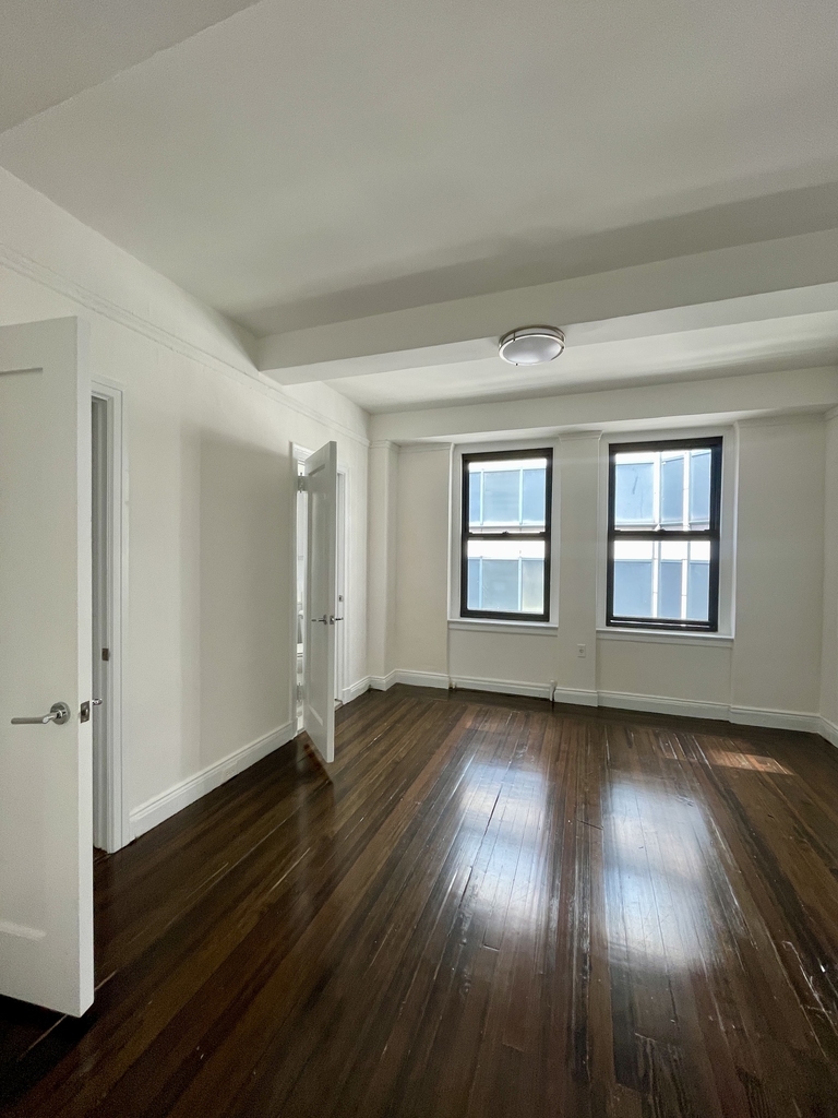 West 55th Street - Photo 9