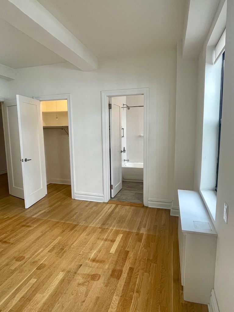 West 55th Street - Photo 12