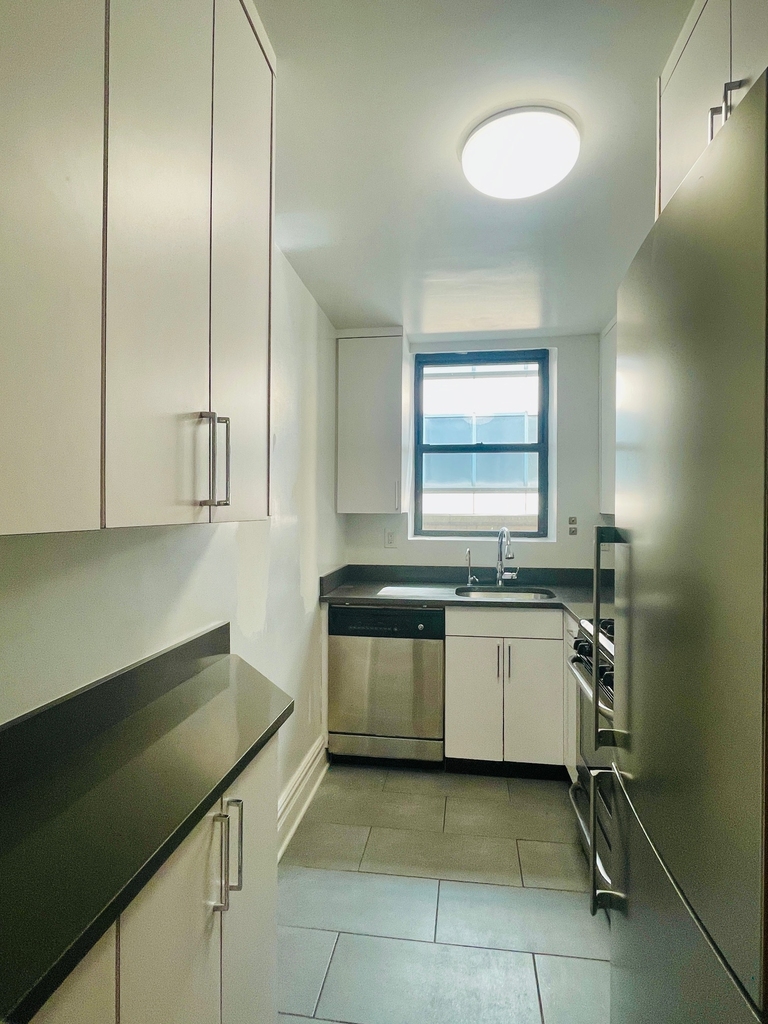 West 55th Street - Photo 5