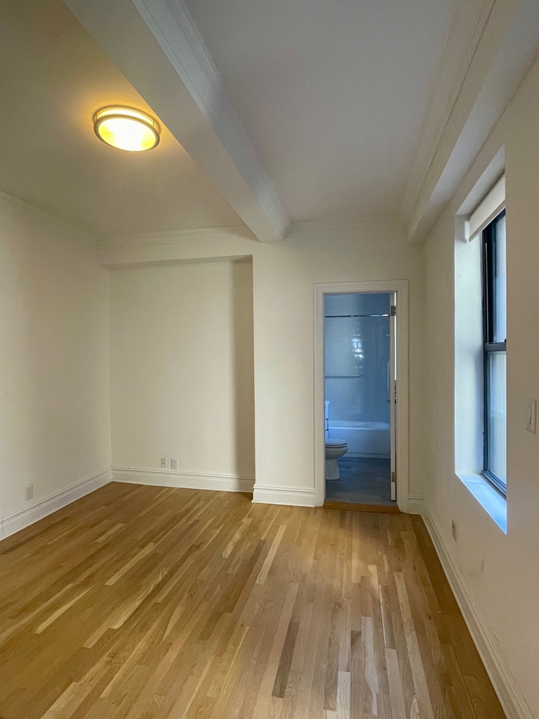West 55th Street - Photo 8