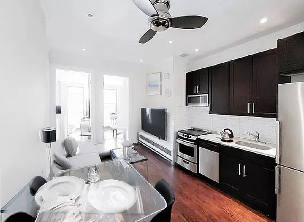 1379 Lexington Avenue - Photo 0