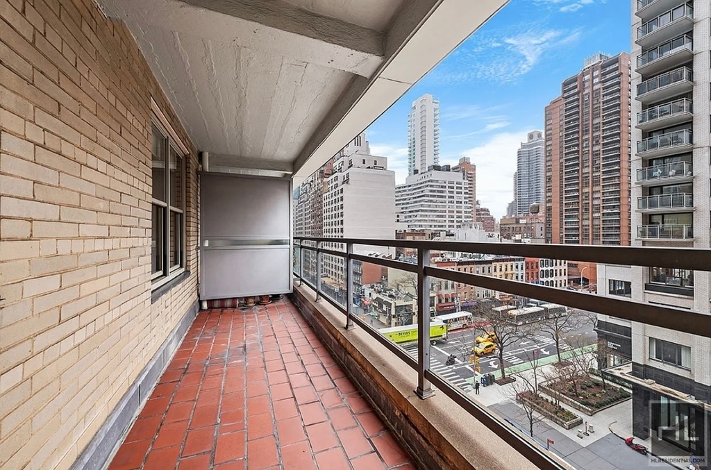 East 57th Street - Photo 8