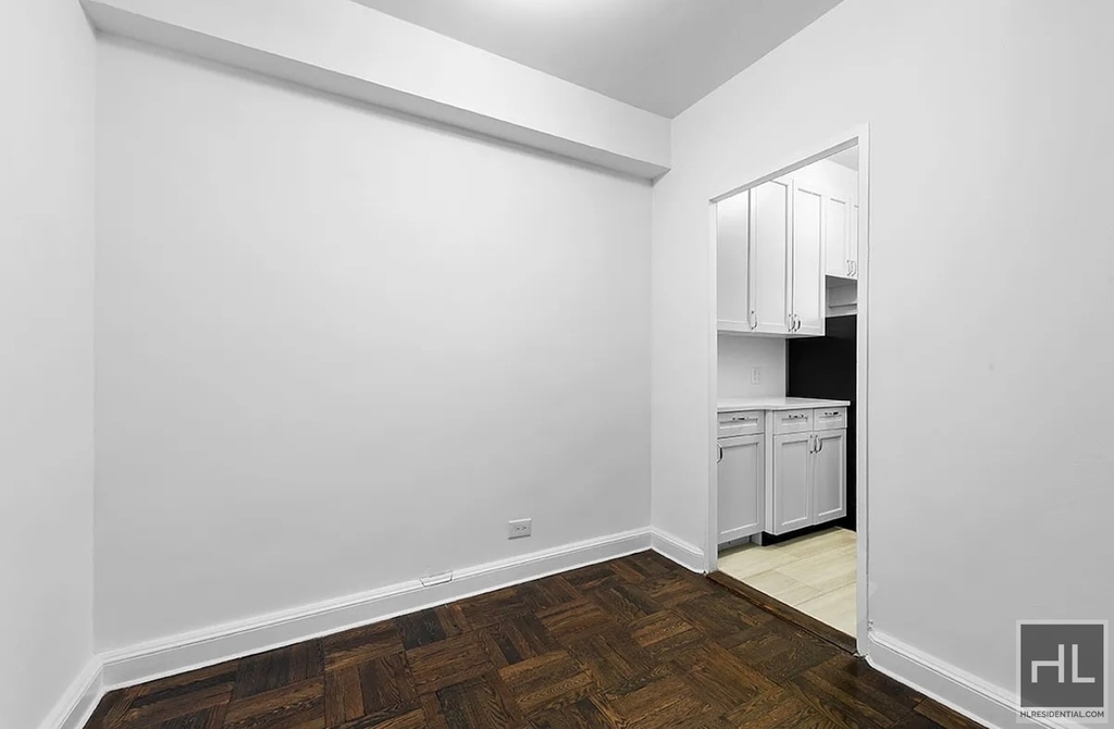 East 57th Street - Photo 4