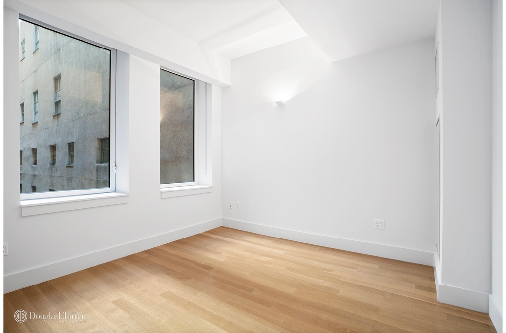 101 Leonard St - Photo 8
