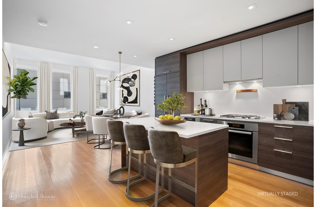 101 Leonard St - Photo 2