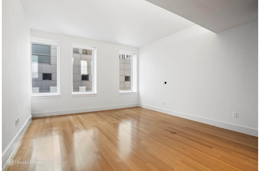 101 Leonard St - Photo 1
