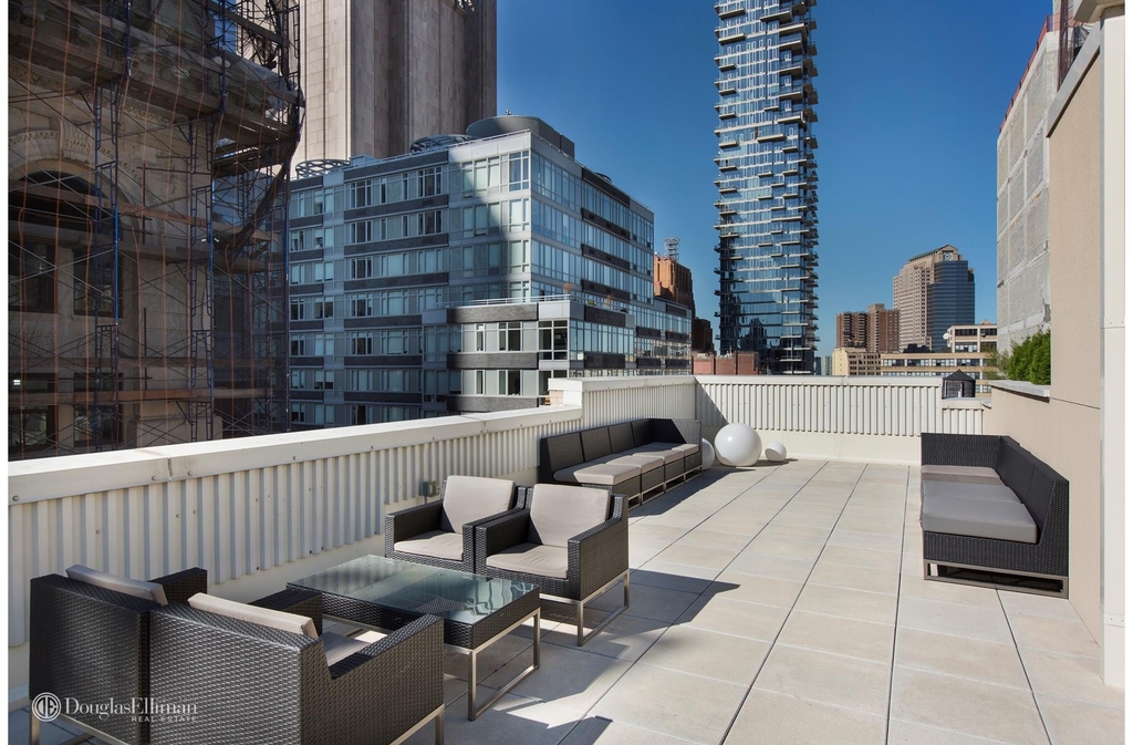 101 Leonard St - Photo 11