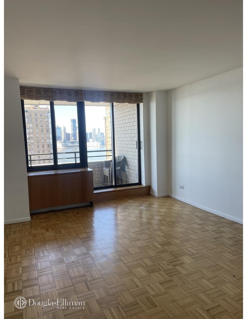 200  Rector Pl - Photo 4