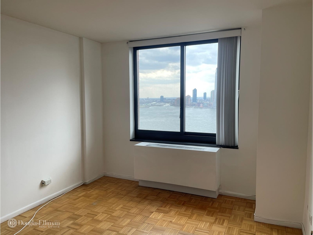 200  Rector Pl - Photo 1