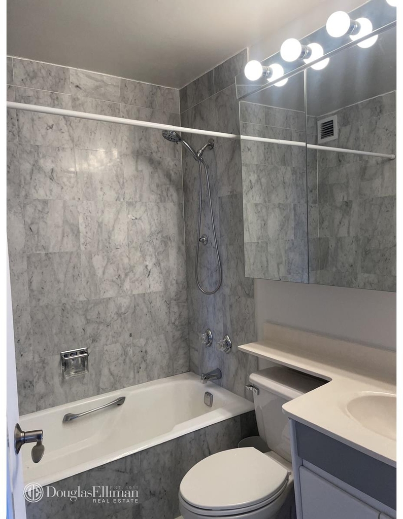 200  Rector Pl - Photo 8