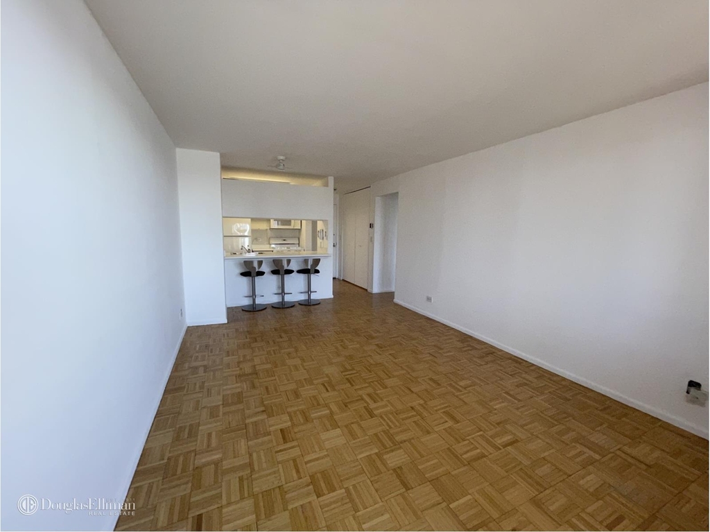200  Rector Pl - Photo 6