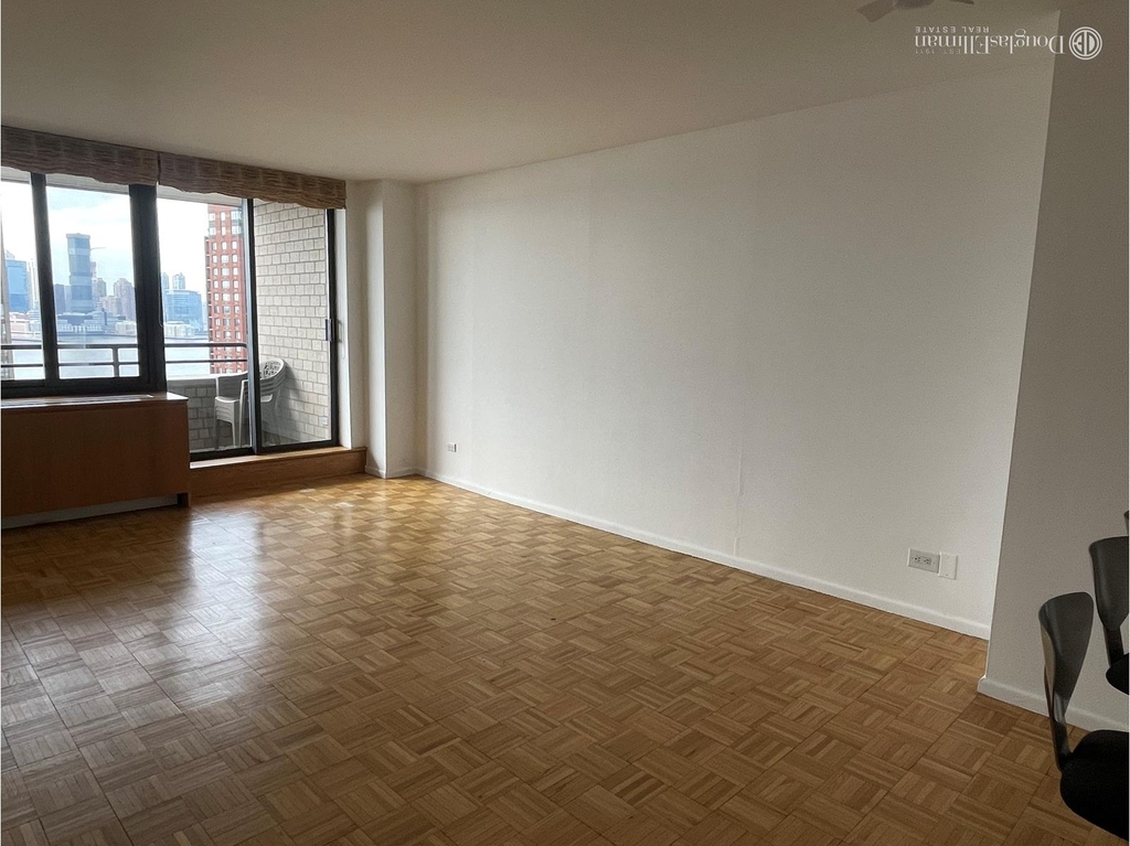 200  Rector Pl - Photo 3