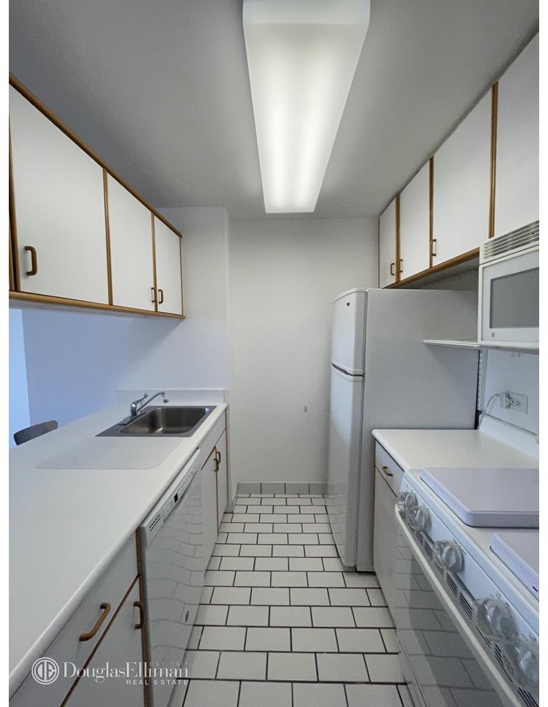 200  Rector Pl - Photo 7