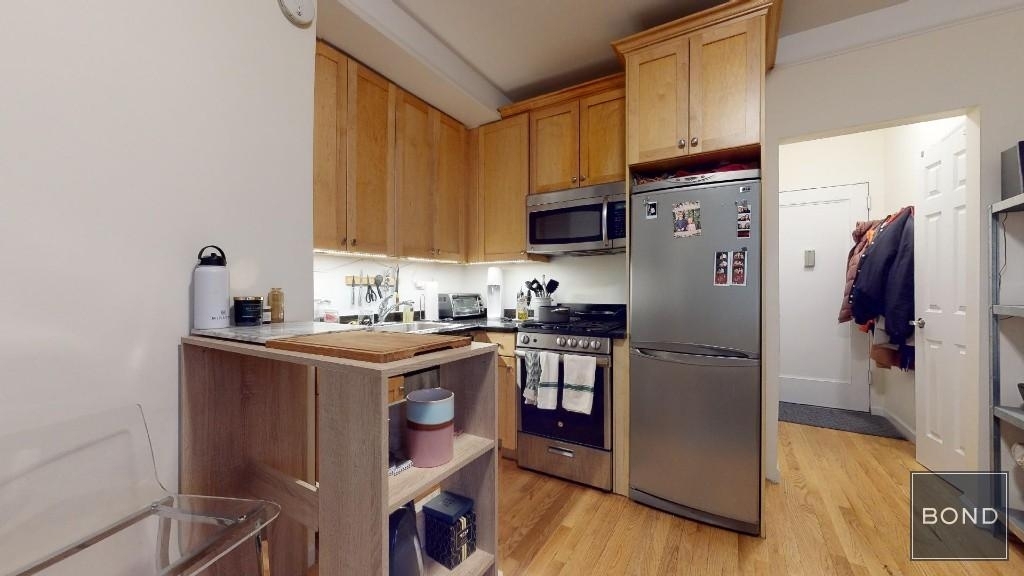 West 13th Street - Photo 3
