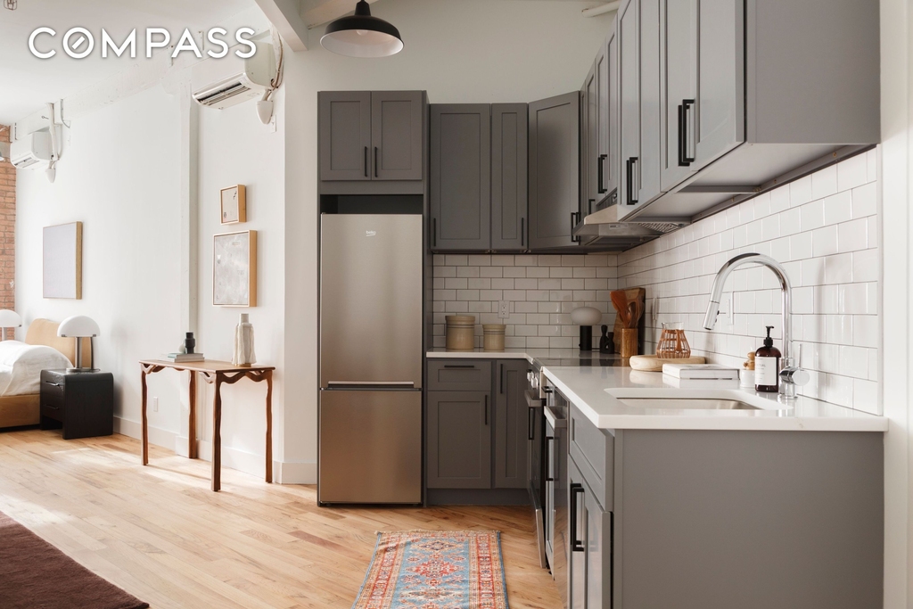 239 Banker Street - Photo 8