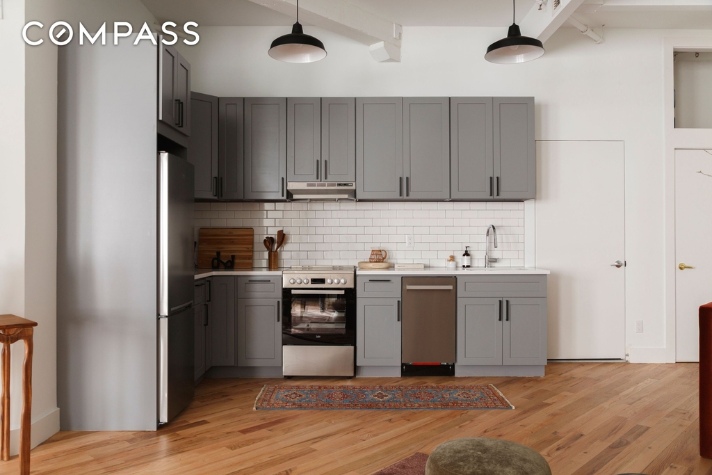 239 Banker Street - Photo 9