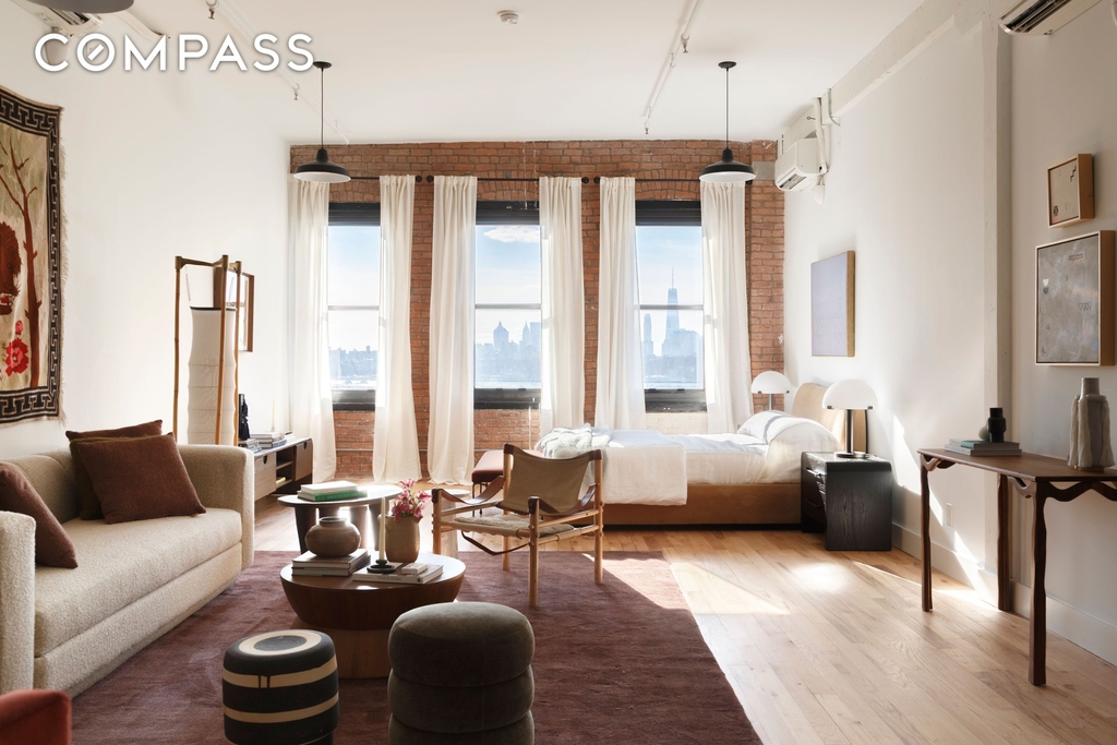 239 Banker Street - Photo 0