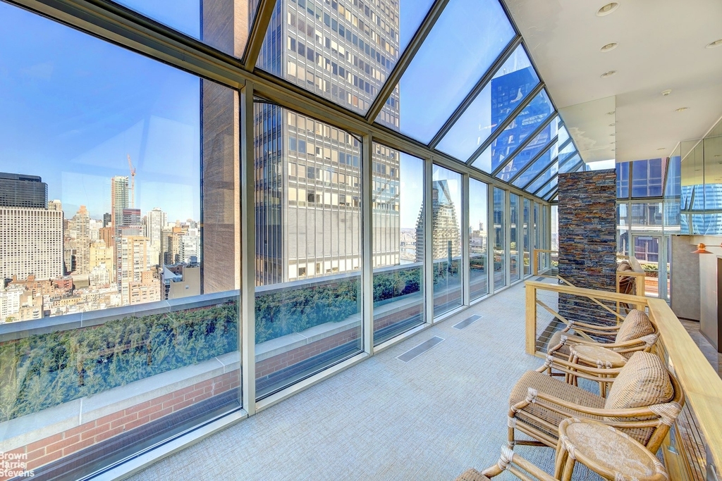 236 E 47th Street - Photo 3